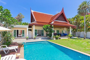 3BR Villa Barnabé with Lush Garden